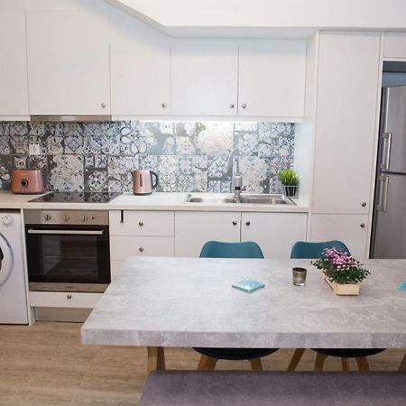 Stylish, Comfortable, Basement Loft-Like Apartment With Amenities Атина Екстериор снимка