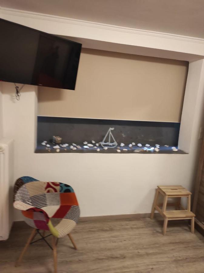 Stylish, Comfortable, Basement Loft-Like Apartment With Amenities Атина Екстериор снимка