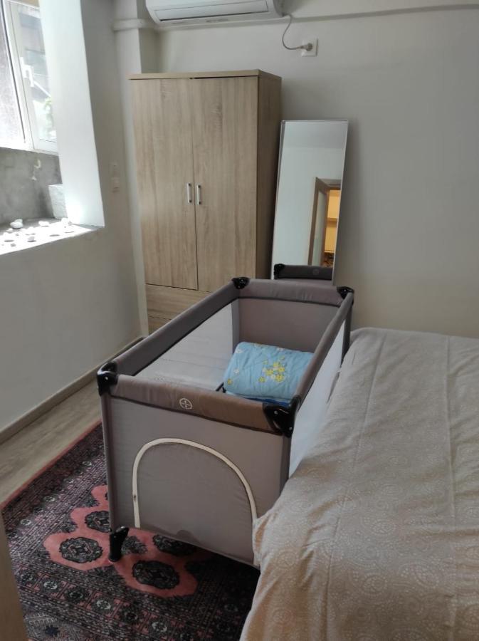 Stylish, Comfortable, Basement Loft-Like Apartment With Amenities Атина Екстериор снимка