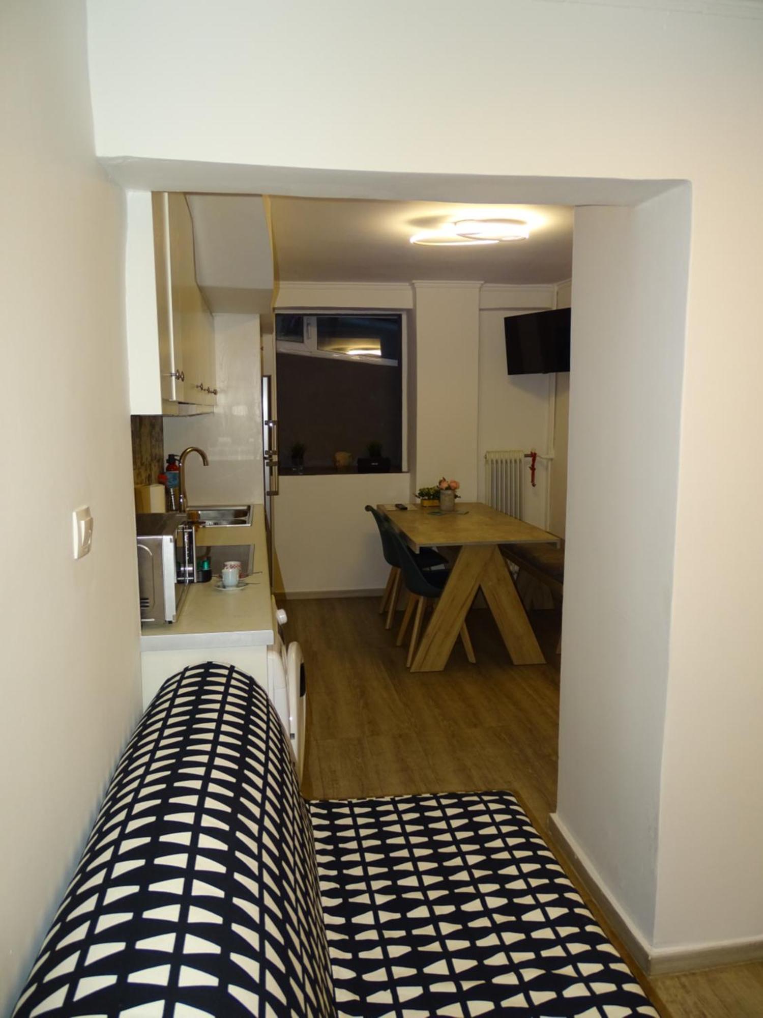 Stylish, Comfortable, Basement Loft-Like Apartment With Amenities Атина Екстериор снимка